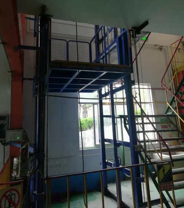 鏈條升降機 (2) 鏈條升降機 (2)